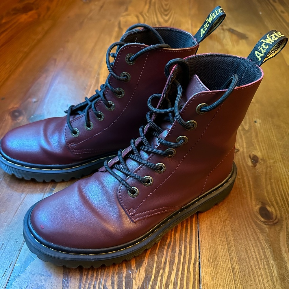 Dr. Marten’s Women’s Combat Boots 💜